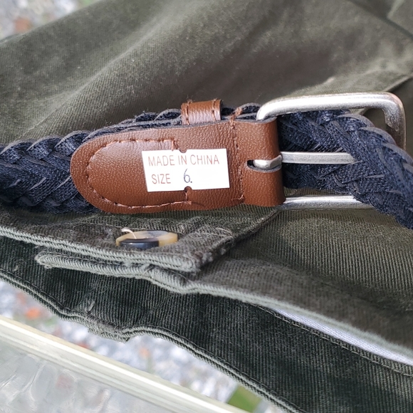 5/$25 - 2 pair belted shorts, size 6. - Picture 11 of 14